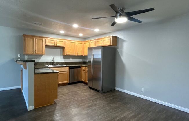 2 beds, 1 bath, 920 sqft, $2,595, Unit K7