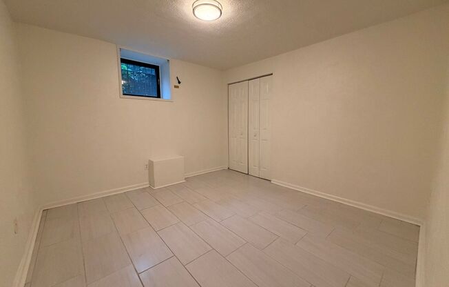 3 beds, 1 bath, 810 sqft, $1,995, Unit 732 S. Millvale Ave. #B2