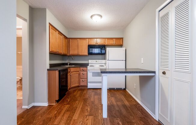 1 bed, 1 bath, 700 sqft, $1,425, Unit 670-104