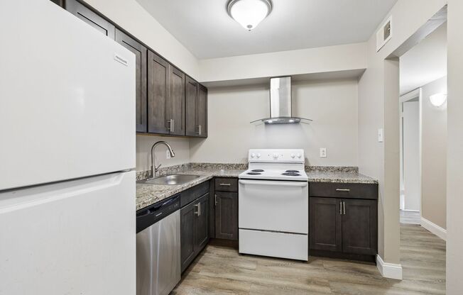 2 beds, 2 baths, 1,024 sqft, $989, Unit 702-01