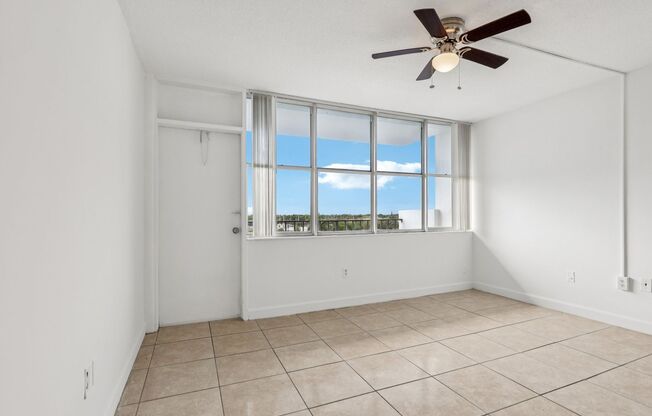 1 bed, 1.5 baths, 780 sqft, $1,850, Unit 210N