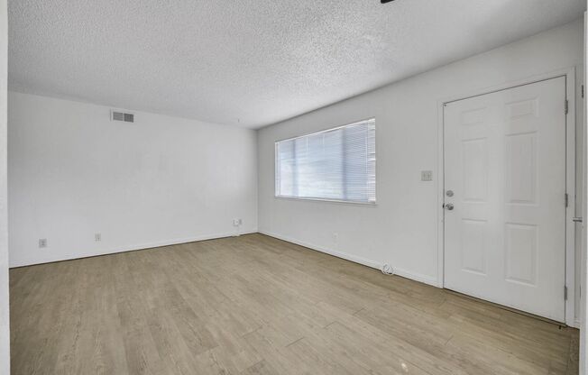 2 beds, 1 bath, $1,600