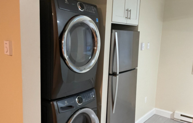 2 beds, 1 bath, 1,050 sqft, $2,500, Unit 4 WC- 19