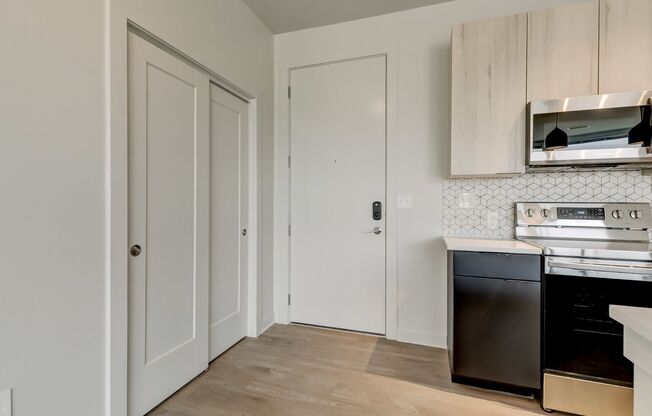 2 beds, 2 baths, 1,000 sqft, $2,199, Unit 402