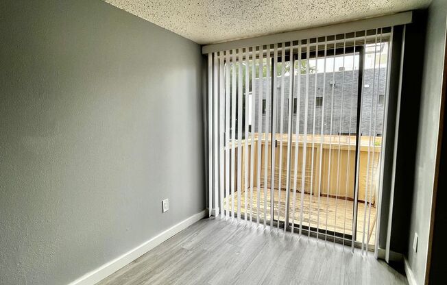 New Price! $995 Plus $200 Admin Fee Waived!! Modern 1-Bedroom Unit / Pet-Friendly / PROMO -Available Now!!