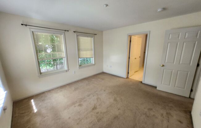 3 beds, 2.5 baths, $4,250, Unit UNIT 4