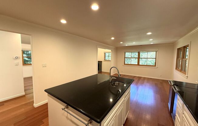 SPACIOUS 5BD / 3.5BA HOME ON DESIRABLE CULLODNE PARK ROAD IN SUN VALLEY