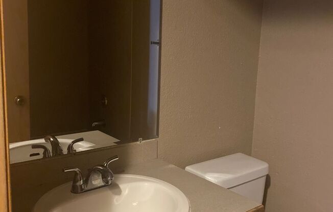 2 beds, 1 bath, 687 sqft, $2,095, Unit B104