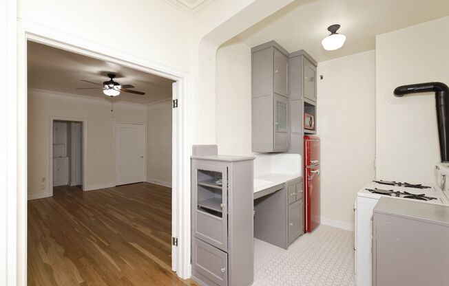 Studio, 1 bath, 250 sqft, $2,195, Unit 02
