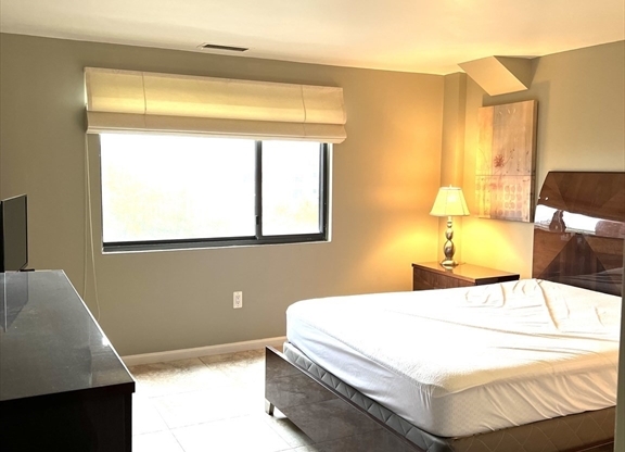 3 beds, 2 baths, 1,644 sqft, $3,800, Unit 711