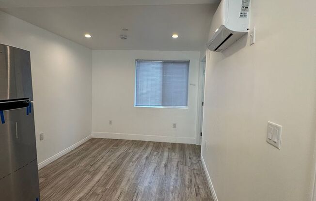 $1,295 - Charming Remodeled Studio in the Historic District of Long Beach!