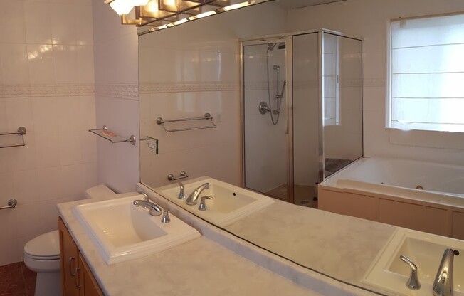 Spacious 3 bedroom 2.5 bath in Squirrel Hill!