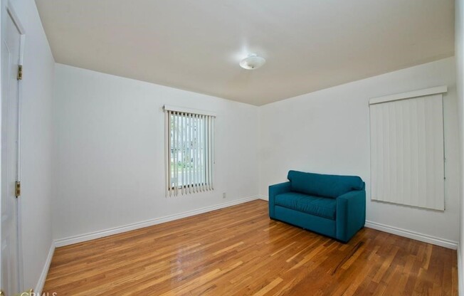 4 beds, 2.5 baths, 2,500 sqft, $5,200