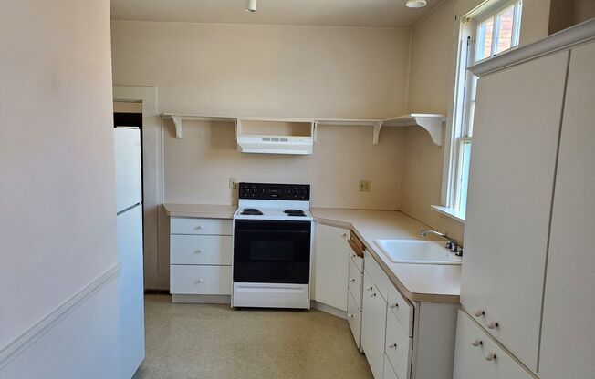 1 bed, 1 bath, $1,150, Unit 10