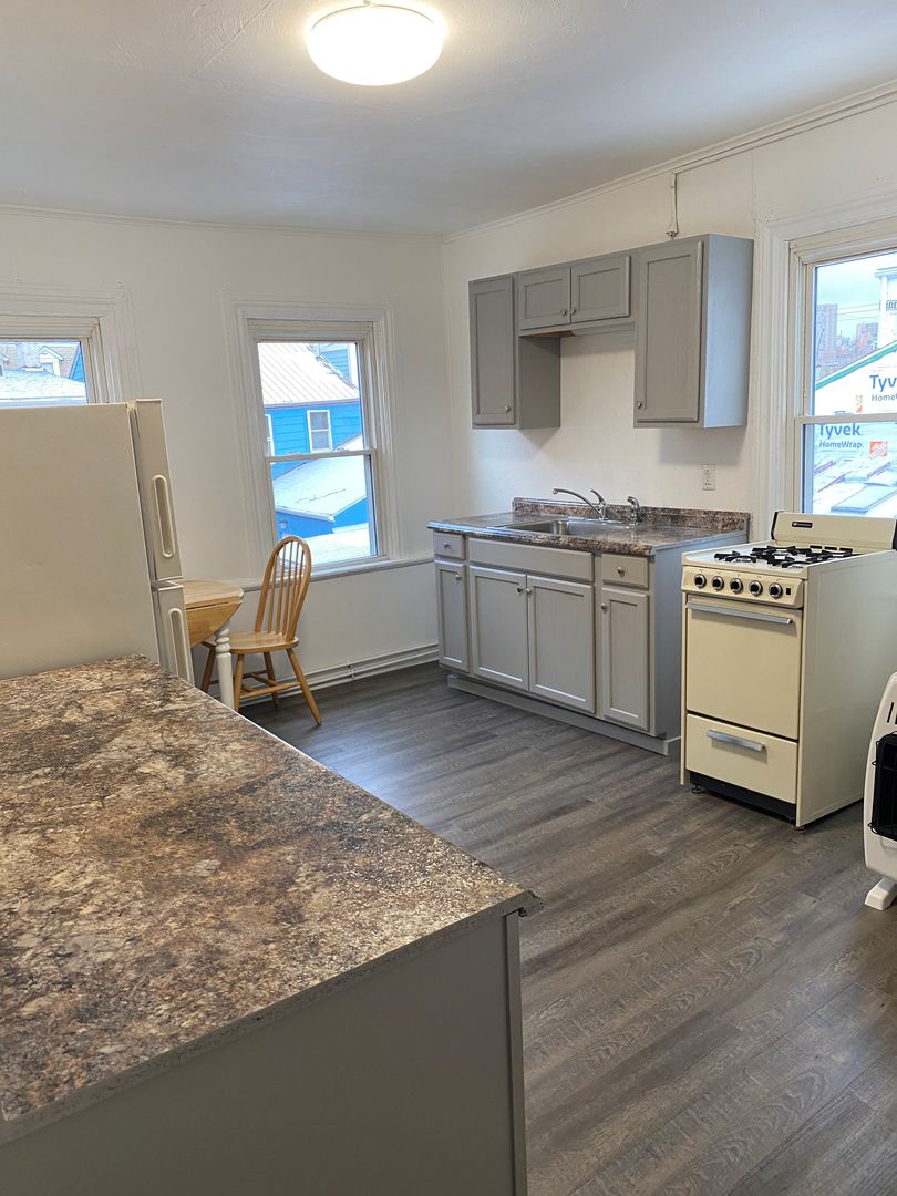Updated 1 bedroom off-street parking and outdoor space