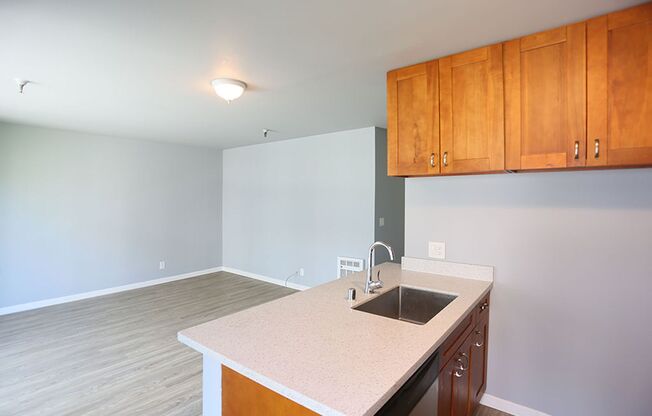 2 beds, 1 bath, $3,095