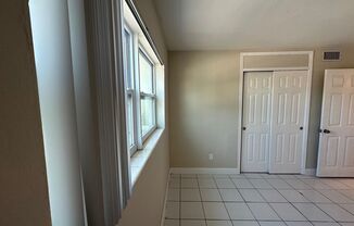 First Floor Corner 1b1b Apartment