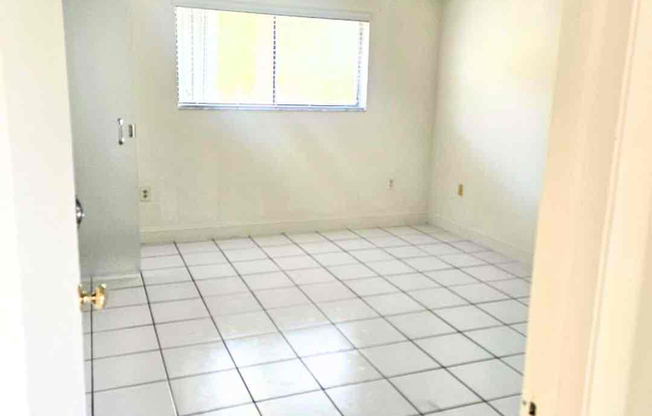 5460 N 21 CT