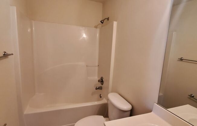 Stunning 3/2.5 Home in Monarch Village