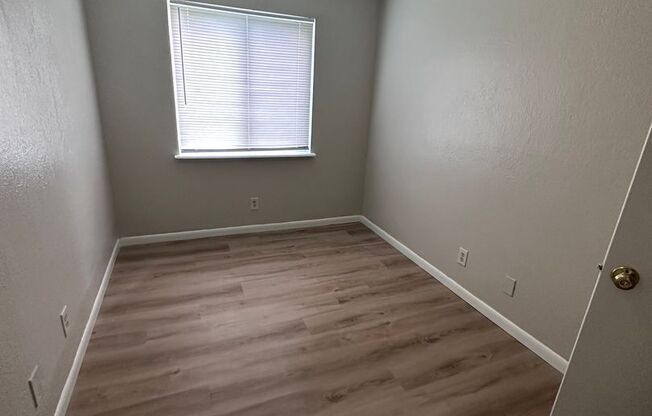 $720 - Accepting SECTION 8/ Housing Voucher 3 bedroom / 1 bathroom - Newly remodeled Apartment