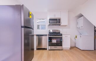 2 beds, 1 bath, $3,695, Unit 1404 Ocean Park Blvd