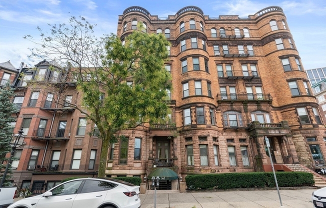 1 bed, 1 bath, 689 sqft, $3,250, Unit 6D