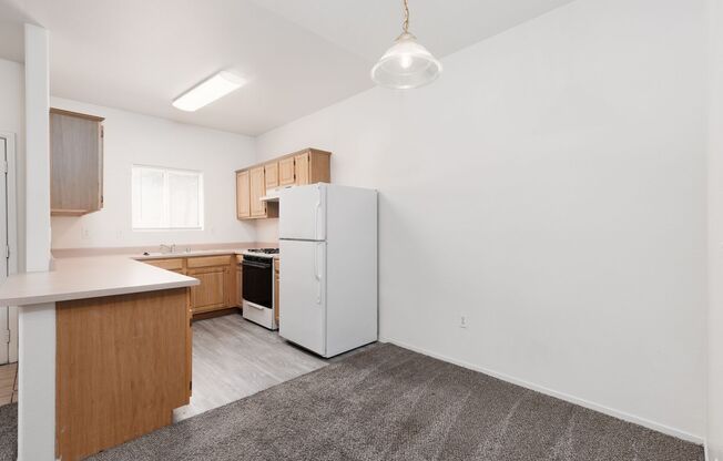 2 beds, 2 baths, $1,300, Unit Bldg 11