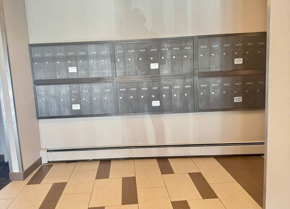 2 beds, 1 bath, 1,020 sqft, $2,300, Unit E112