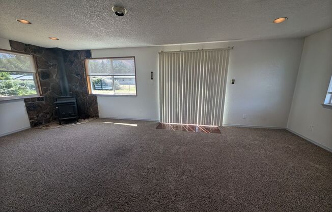 3 beds, 2 baths, $2,100