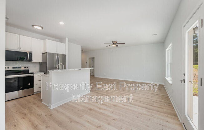 605 QUEENS RD