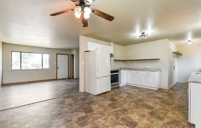 603 W ROUTT AVE