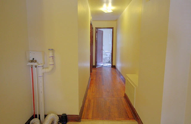 Cozy Duplex Apartment well located in Walltown in downtown Durham!