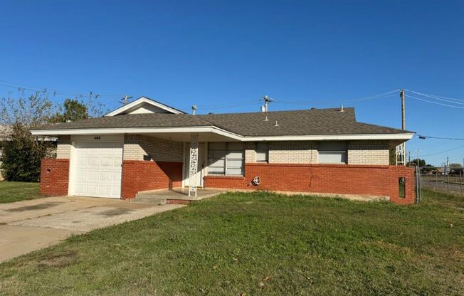 3 bed, 1 1/2 bath, 1 car garage home in Moore schools!