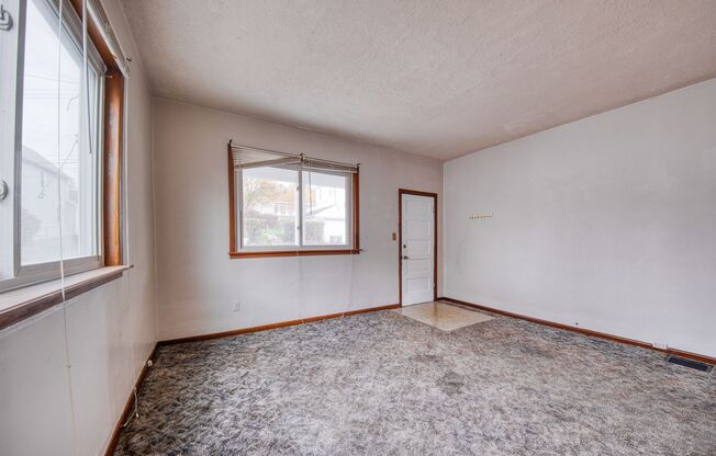 2 beds, 1 bath, $1,100