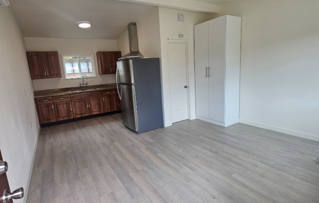 1600 MONTH STUDIO W KITCHEN