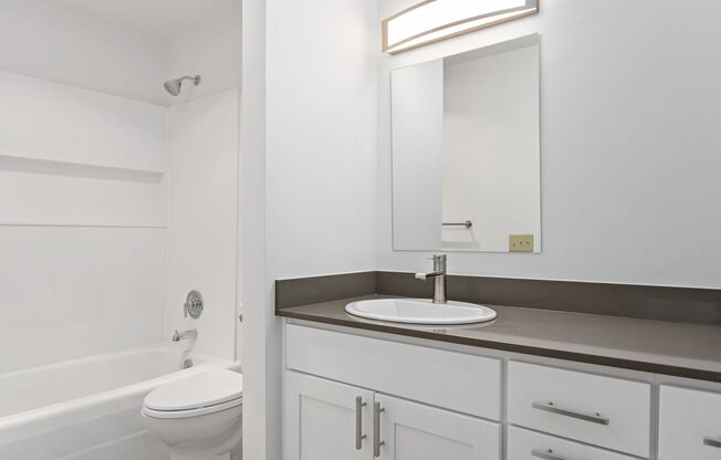 2 beds, 1 bath, 860 sqft, $1,750, Unit 26