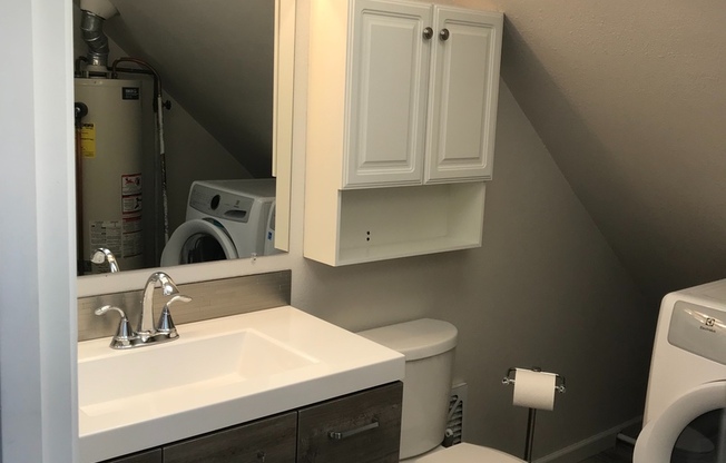 Upper unit in SW Bend Close to Old Mill and Shops