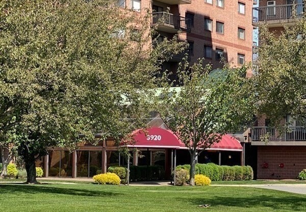 2 beds, 2 baths, 1,206 sqft, $3,300, Unit 203