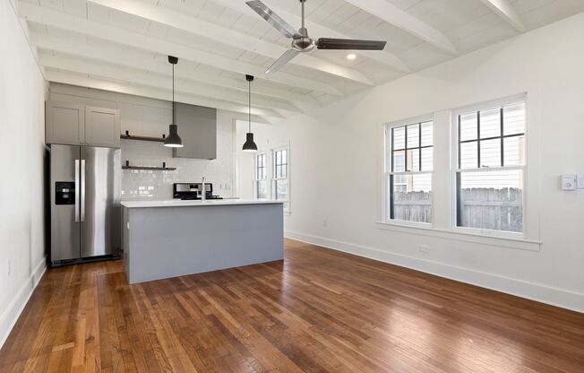 CHARMING 1/1 DUPLEX IN THE HAPPENING HISTORIC DISTRICT OF DIGNOWITY HILL.