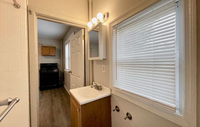 1 bed, 1 bath, 650 sqft, $975, Unit D