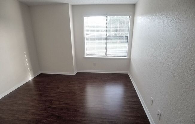 Beautiful Remodeled Winter Park 2/2 Condo for Rent in Front of Full Sail.