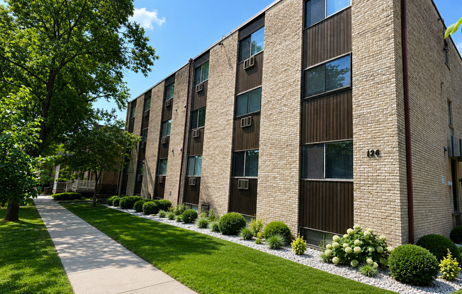1 bed, 1 bath, $1,175, Unit 126-5B