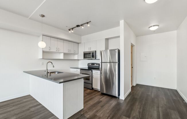 1 bed, 1 bath, 576 sqft, $2,075, Unit 213