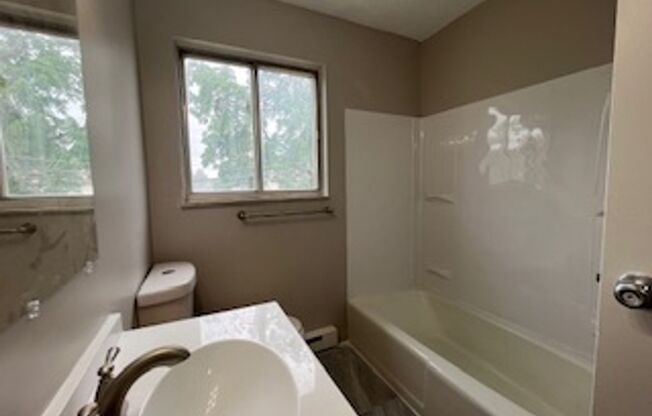 Newly Updated 2 BR/ 1 BA townhome MOVE-IN SPECIAL