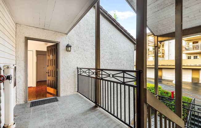 Limited Time Offer $2,500 rental rate! Spacious 2Bd/2Bath Condo located in The Ridge Community in Bellevue