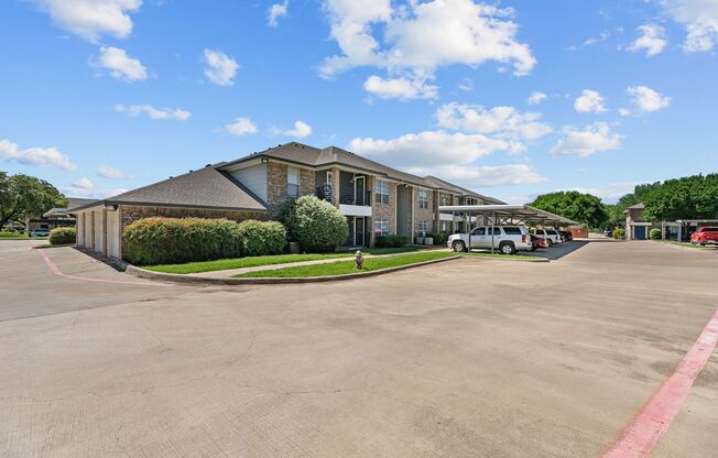 2 beds, 1.5 baths, $1,500, Unit 3201