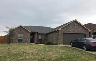 1534 NE STONEHOUSE DR