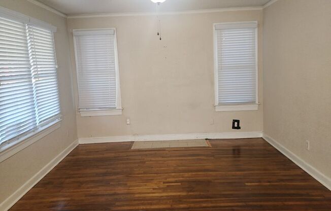 2 beds, 1 bath, $1,095