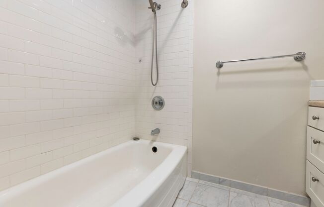 2 beds, 1 bath, 970 sqft, $2,395, Unit 009