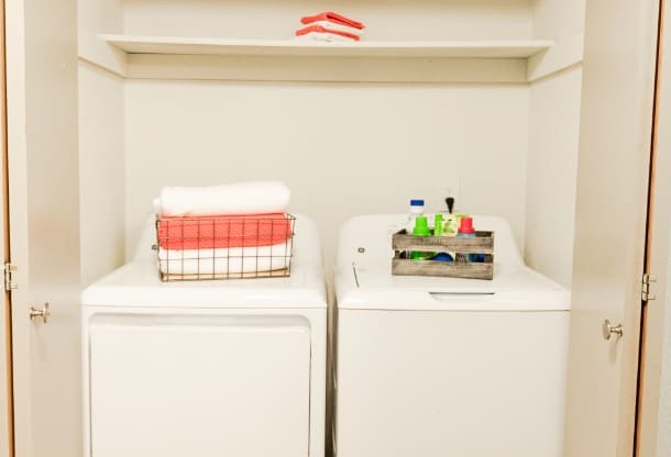 Lakewood Apartments - Crown Pointe Apartments - Laundry